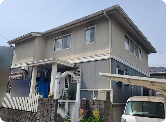 劣化が進行。特に屋根は劣化が激しい状態