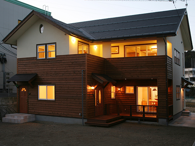 S.005　アンティークが似合うログハウス風の2世帯住宅　岐阜県高山市