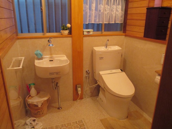 将来に備えたトイレ・浴室リフォーム。広く温かく！│岐阜県安八郡