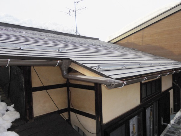 雪の重みで折れた屋根を修復！スピードリフォーム│岐阜県高山市