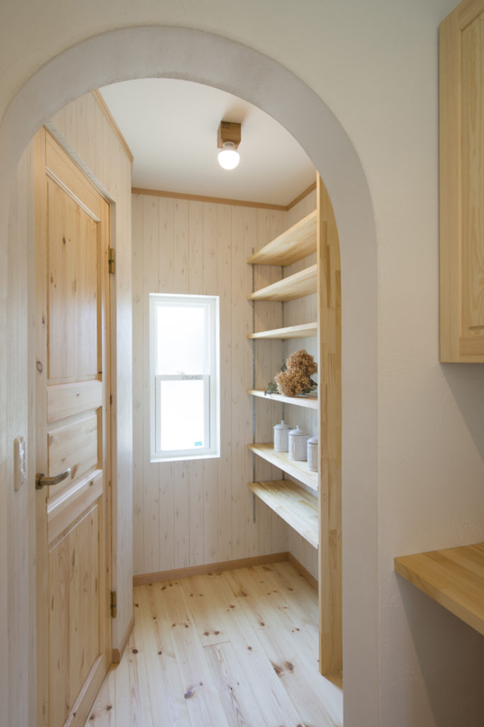 キッチン背面収納で後悔しない おしゃれな事例とアイデア Robin 住まいのコラム キッチン背面収納で後悔しない おしゃれな事例とアイデア Robin 住まいのコラム