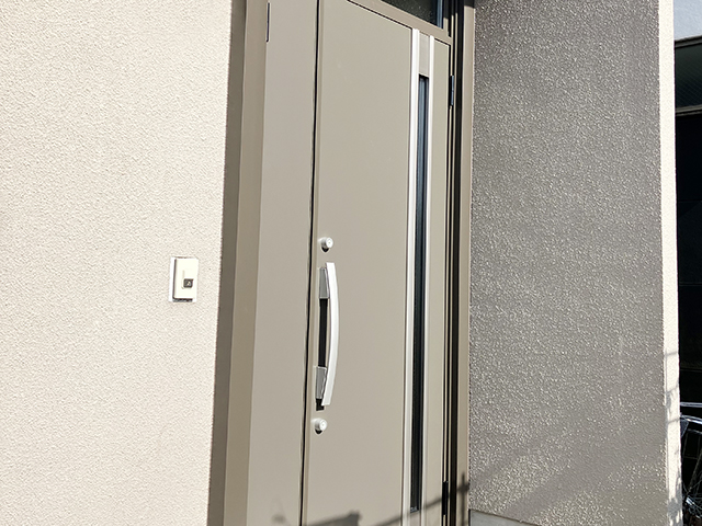 玄関ドアをカバー工法でリフォーム！防犯性能もアップ│岐阜県岐阜市