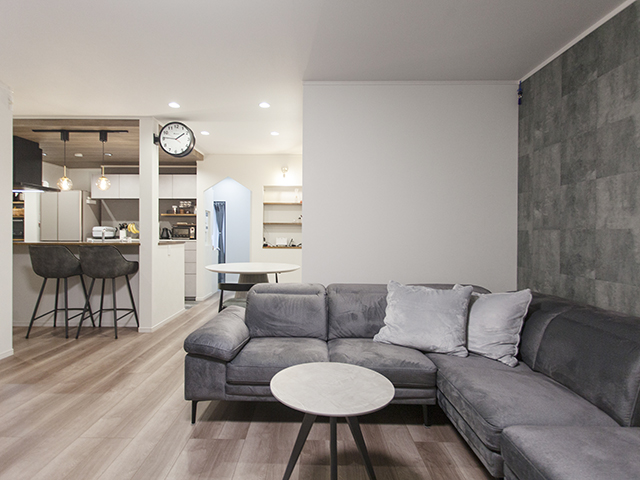 R.127　みんなが集まれる家！グレートーンでまとめたデザインリノベ　岐阜県