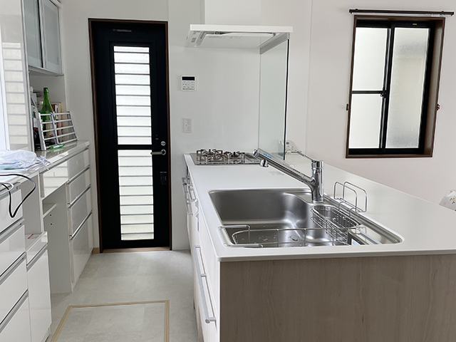 対面キッチンで開放感のあるLDK＆水まわり設備交換｜岐阜県各務原市