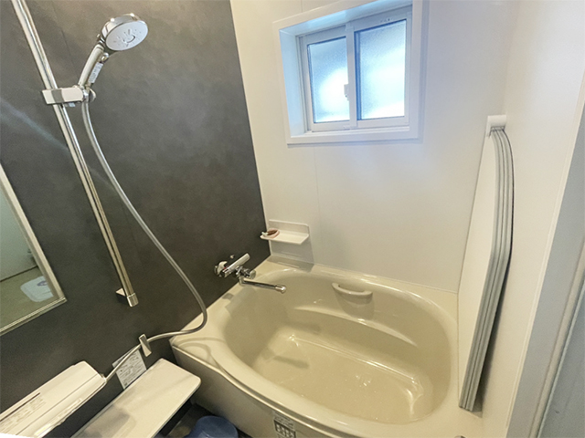 寒いタイル風呂、古くなった洗面台とトイレもリフォーム｜岐阜県飛騨郡