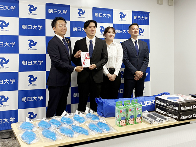 朝日大学　ハンドボール部　寄贈　ロビン　十六銀行　地域貢献
