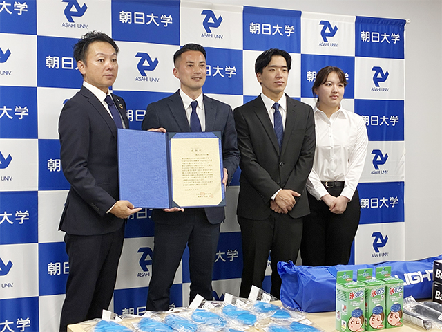 朝日大学　ハンドボール部　寄贈　ロビン　十六銀行　地域貢献
