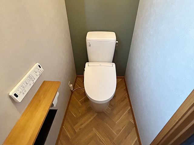 水漏れを解決！木目とヘリンボーンが映える上質なトイレ空間｜岐阜県瑞穂市
