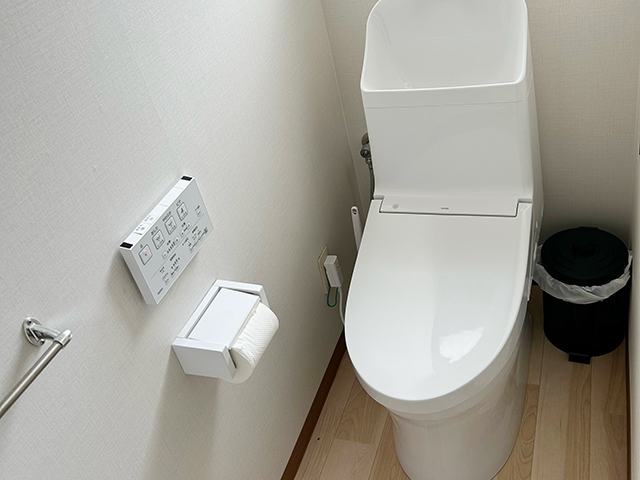 築30年の中古住宅トイレ、給水管補修とTOTO便器で明るく一新｜岐阜県